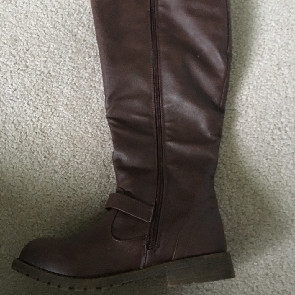 Boots - Picture 2 of 3